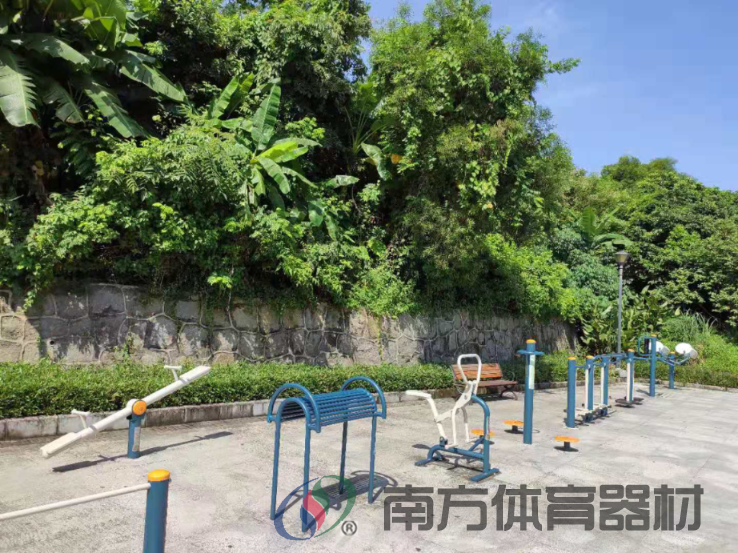 连屏村篮球场(图1) 连屏村篮球场(图1)