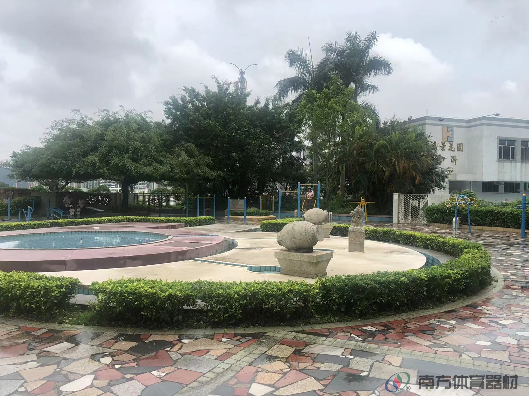 鸿景花园7栋旁小公园(图1)