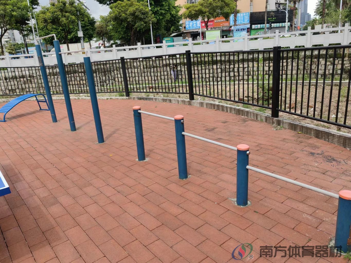 南油花园健身广场(图3)