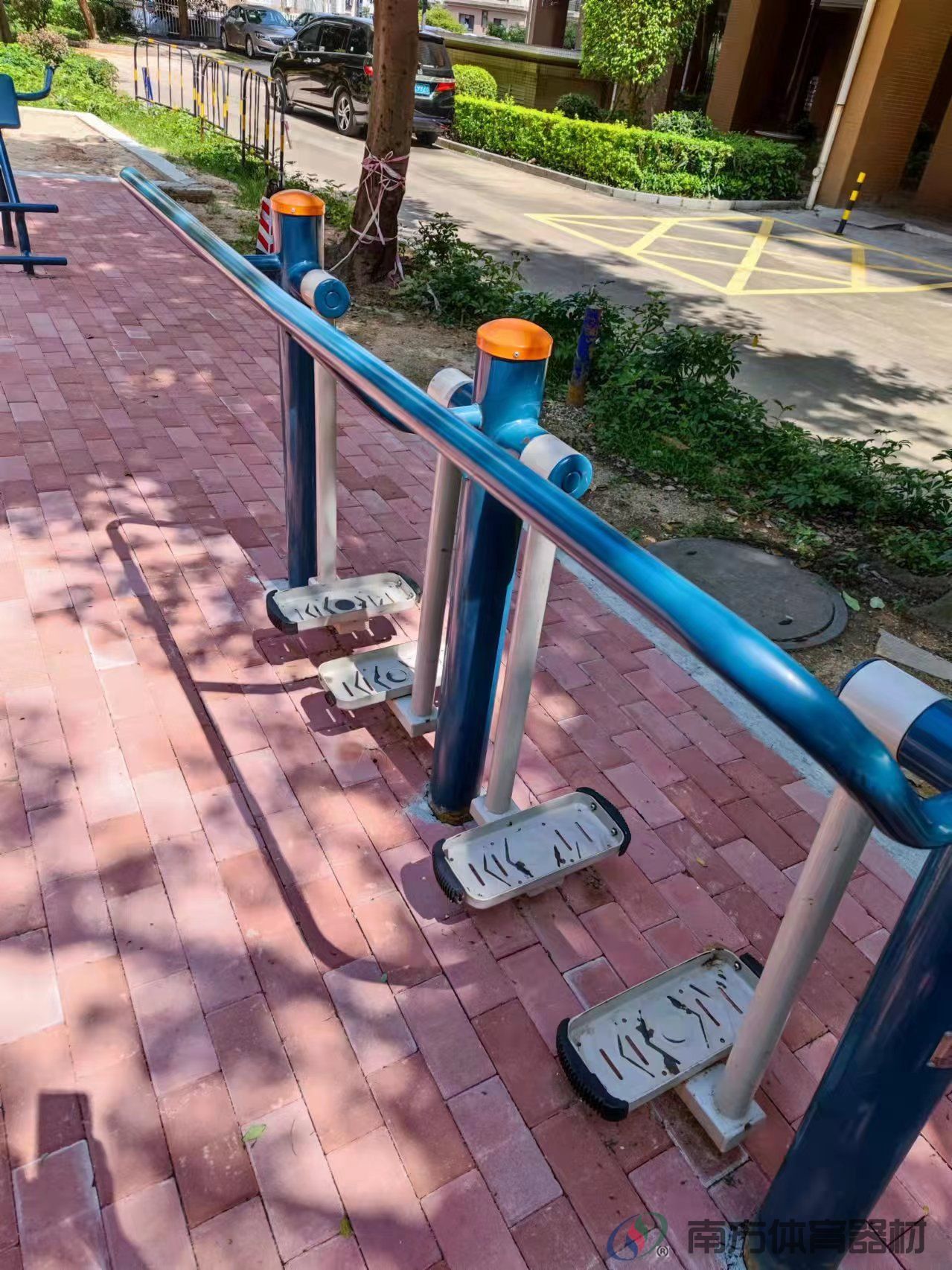 朗晴居中心花坛(图5)