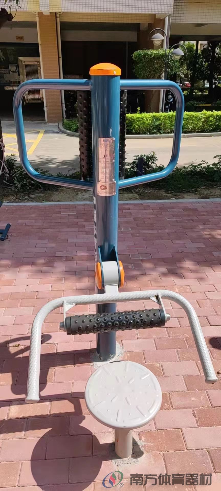 朗晴居中心花坛(图6)