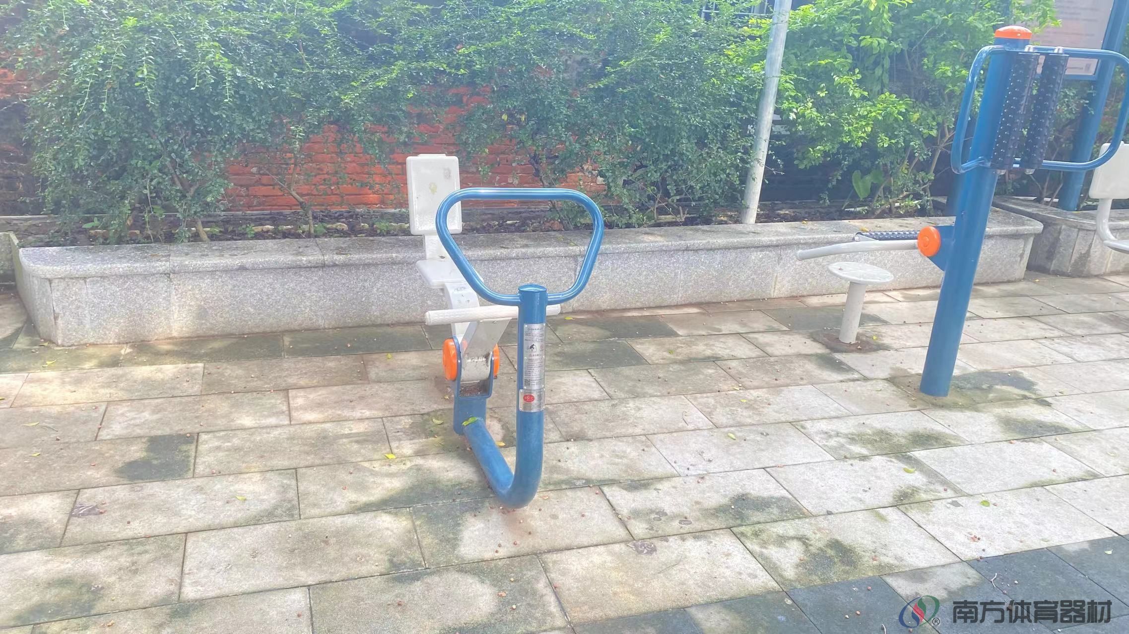 盖山村篮球场旁(图13)